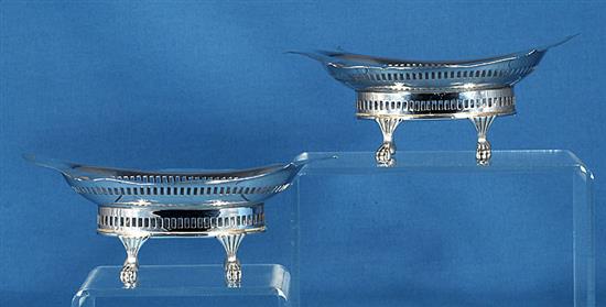 A pair of George V silver bon bon dishes, length 155mm, weight 6.8oz/213grms